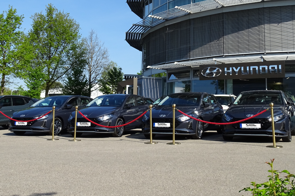 Hyundai Modelle vor dem Autohaus
