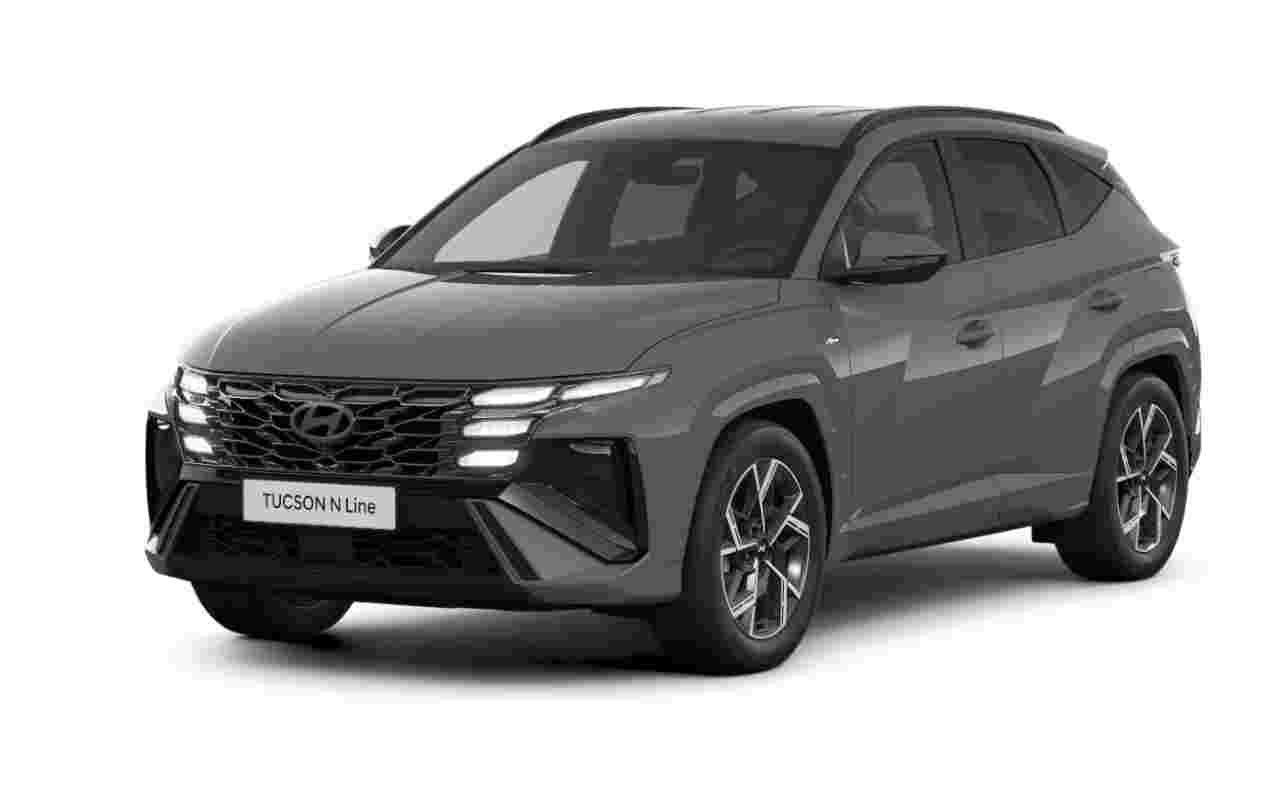 hellgrauer tucson auf weißem Hintergrund