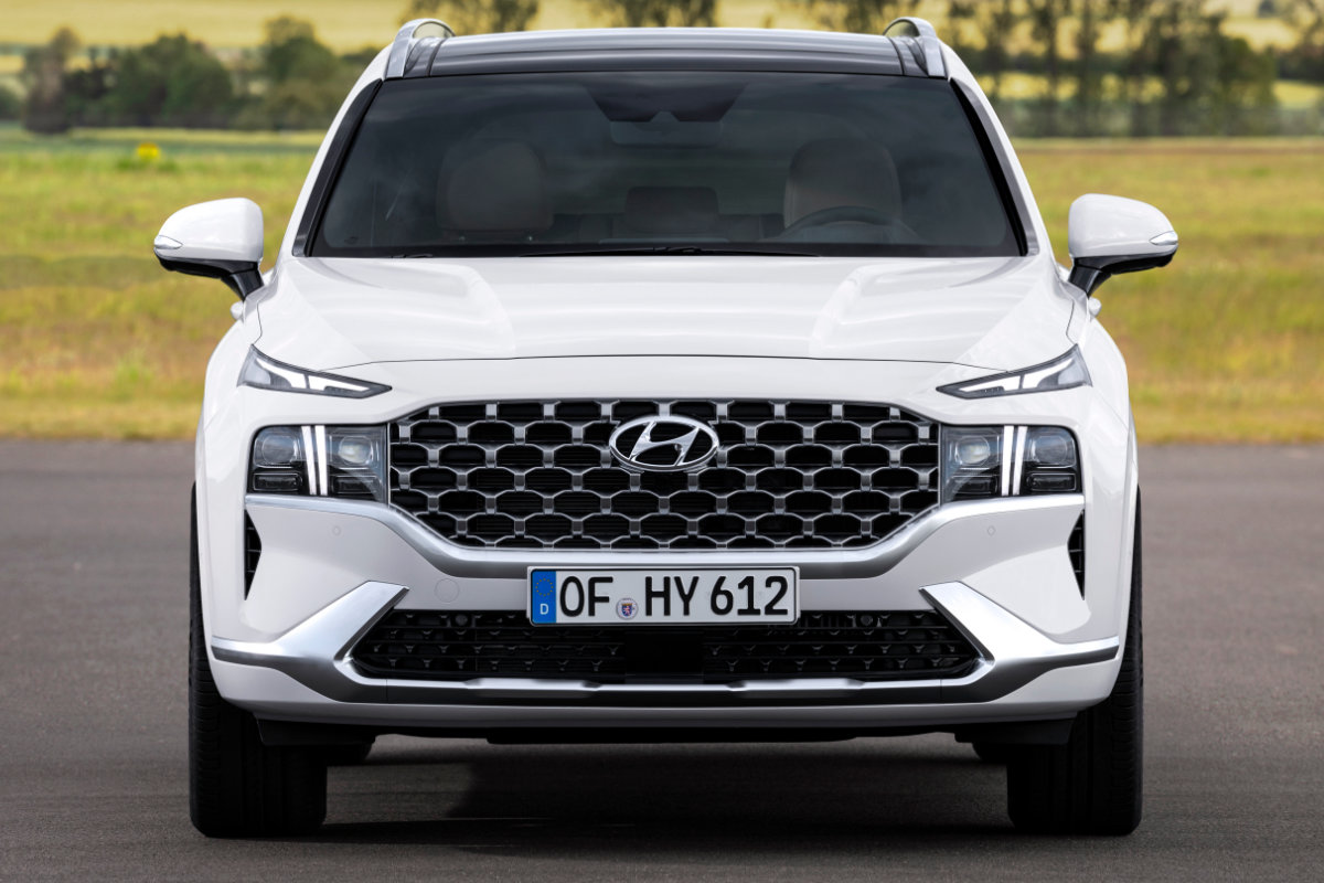 Hyundai-Santa-Fe-Hybrid