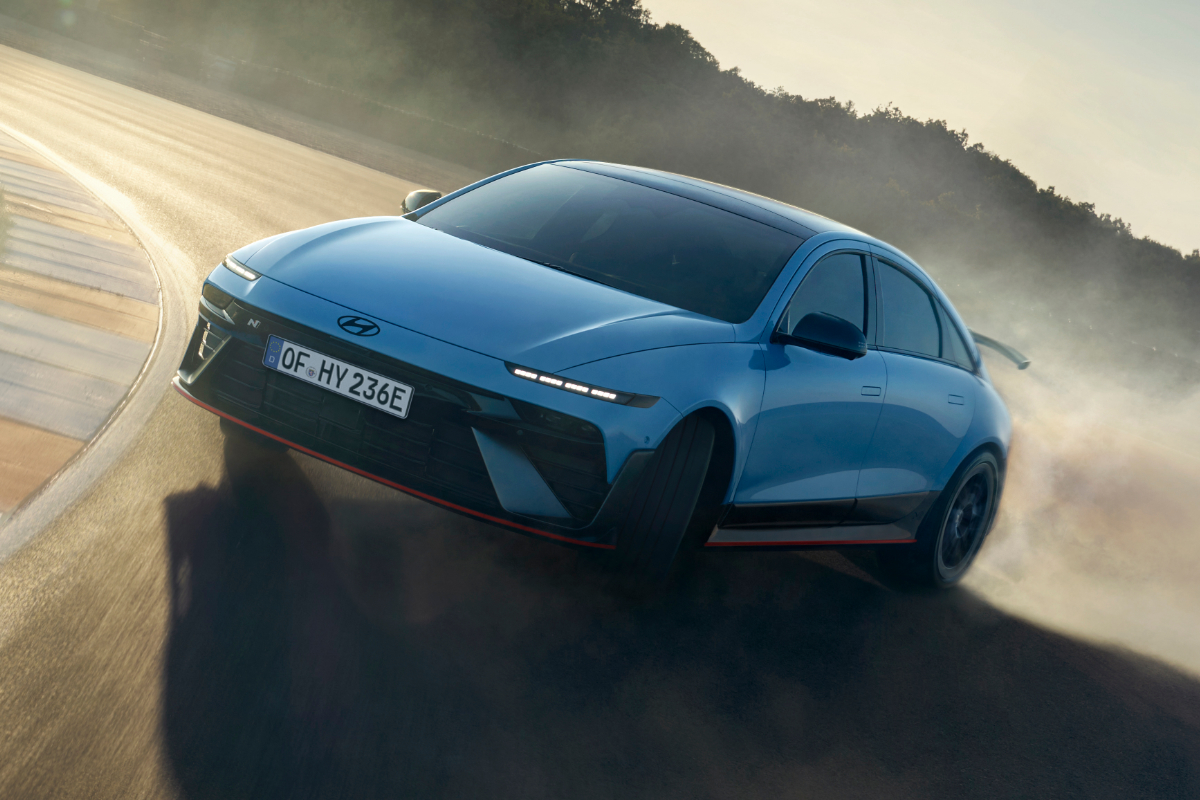 Blaue IONIQ 6 N